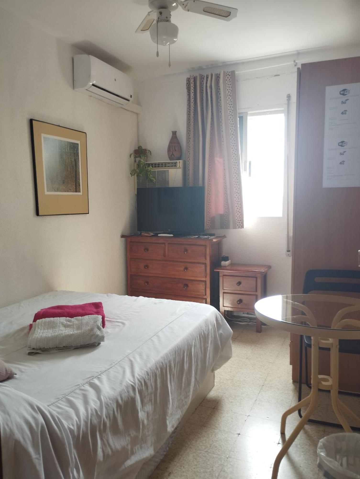Habitaciones Privadas Con Cama Doble En Sevilla מראה חיצוני תמונה