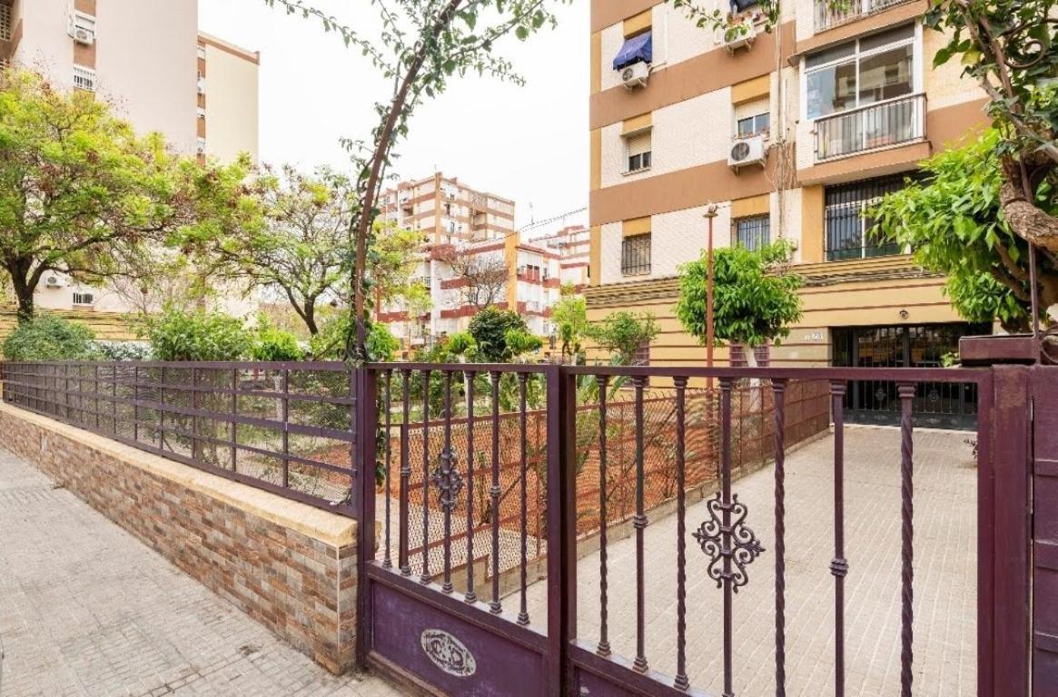 Habitaciones Privadas Con Cama Doble En Sevilla מראה חיצוני תמונה